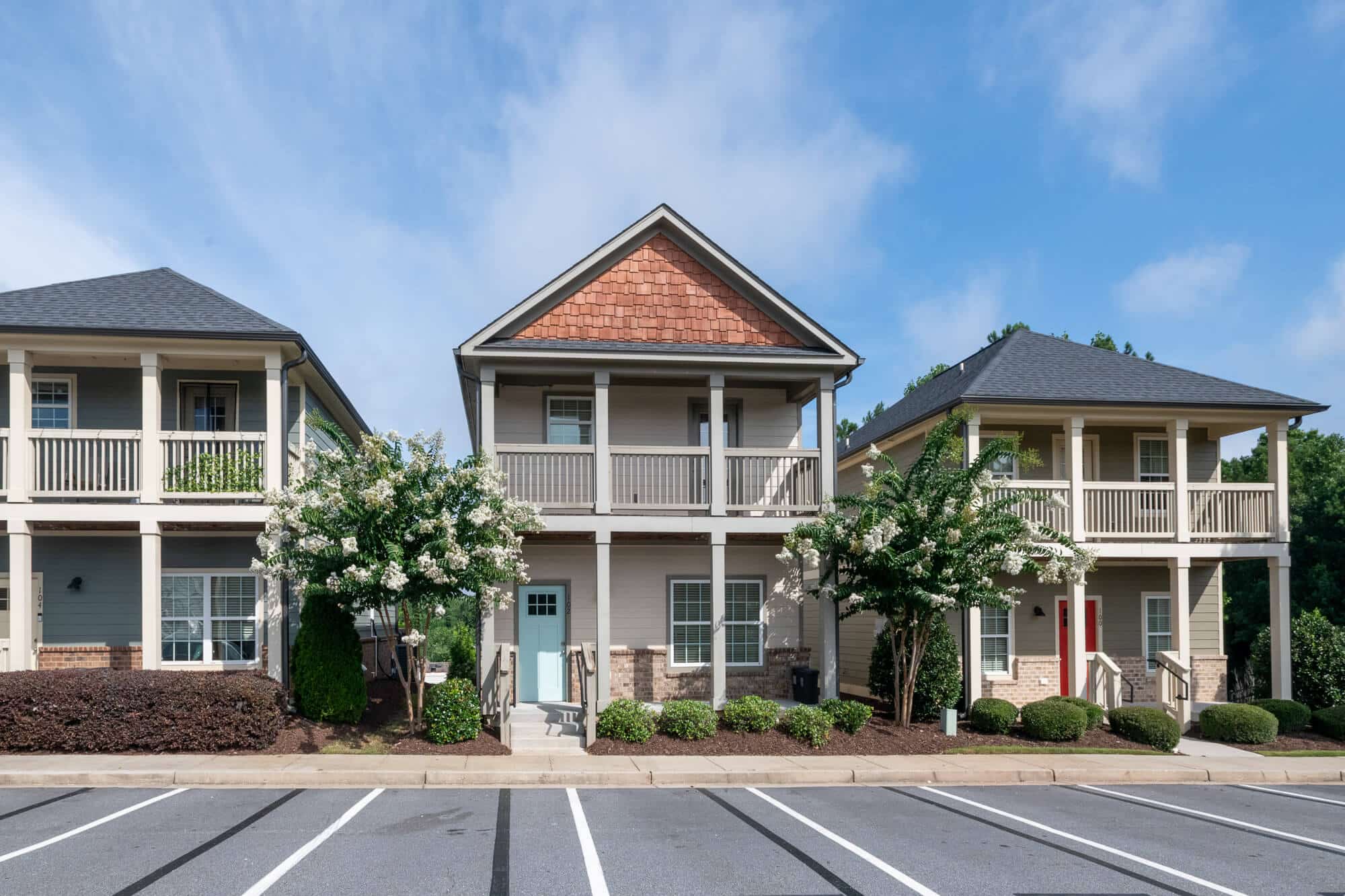 the-collective-at-kennesaw-apartments-near-ksu-front-view-of-3-cottages