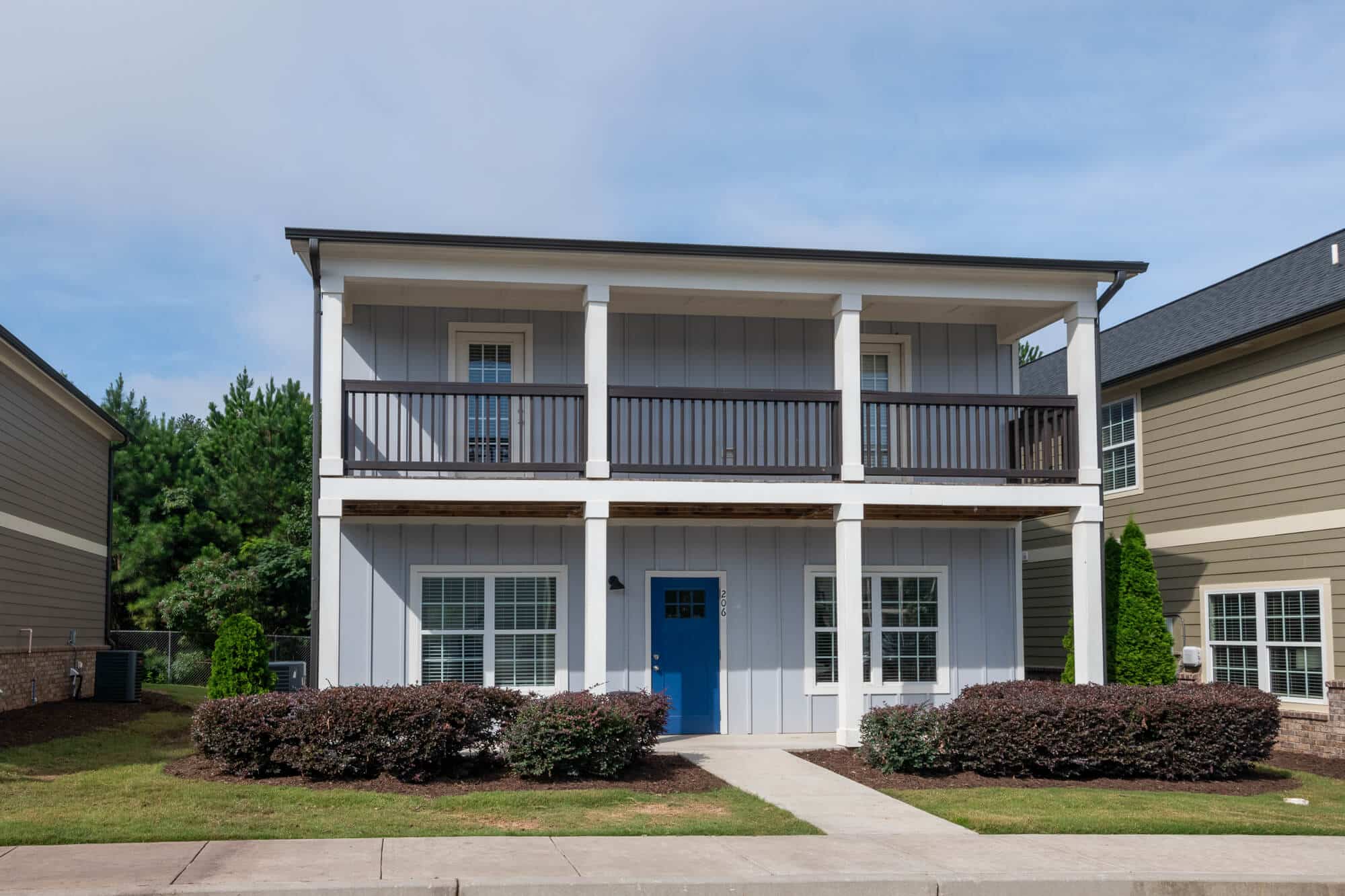 the-collective-at-kennesaw-apartments-near-ksu-front-view-of-cottage-and-landscaping