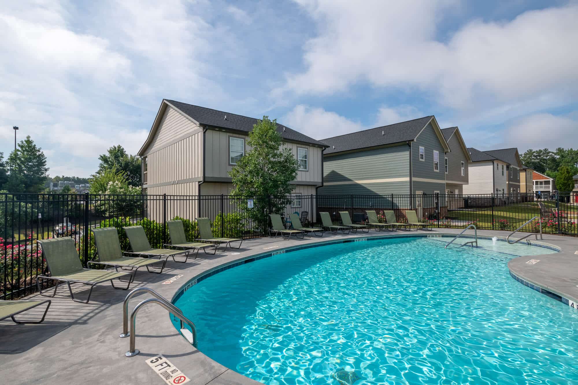 the-collective-at-kennesaw-apartments-near-ksu-sparkling-pool